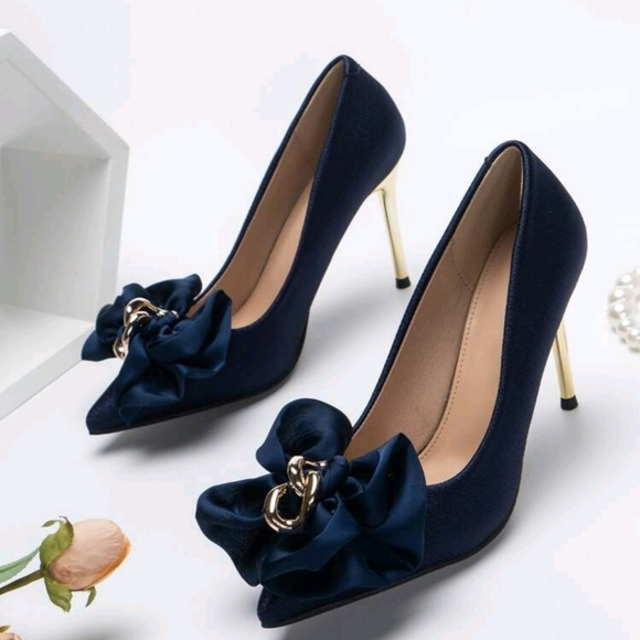 Shoes - Picture 2 of 3